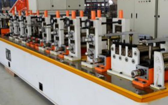 Fabbricazione di macchine per la lavorazione dei tubi di alta frequenza