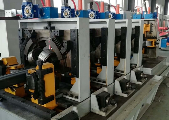 Il laminatoio per tubi automatico della sega fredda industriale convoglia la linea trattata del acciaio al carbonio