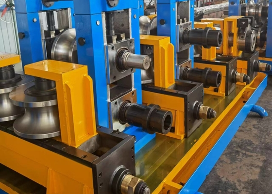 Fabbricazione di tubi di precisione saldata in acciaio al carbonio Fabbricazione di tubi di acciaio al carbonio Dia 325mm - 530mm Velocità 25m / min