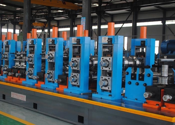 Fabbricazione di tubi ad alta frequenza saldata Fabbricazione di tubi in acciaio al carbonio saldata in azzurro Velocità massima 120 m / min Diametro 12 - 63 mm