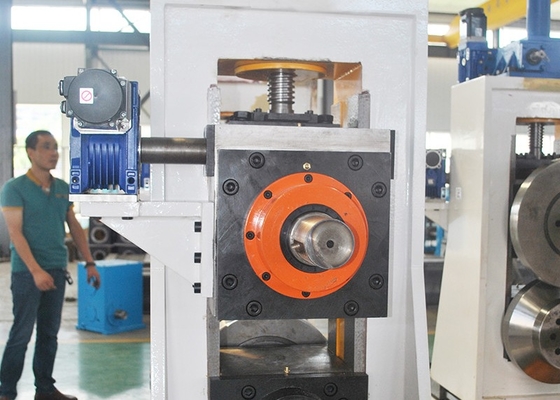 Linea di produzione di tubi in acciaio quadrata rotonda Max 127 mm Spessore 4,0 mm Personalizzata