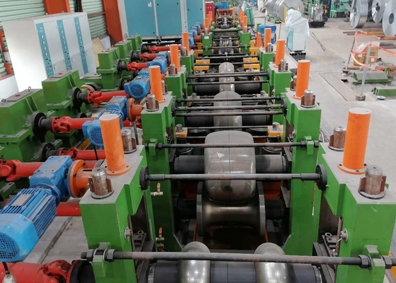 114 mm Min Spessore 1,5 mm Tubbi in bassa lega Macchina di alta produttività Linea di produzione di tubi in acciaio