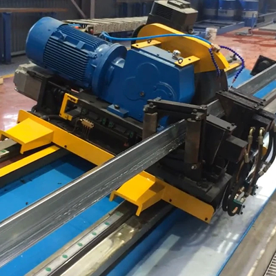 Equipaggiamento automatico per la lavorazione dei tubi ad alta velocità per la produzione versatile