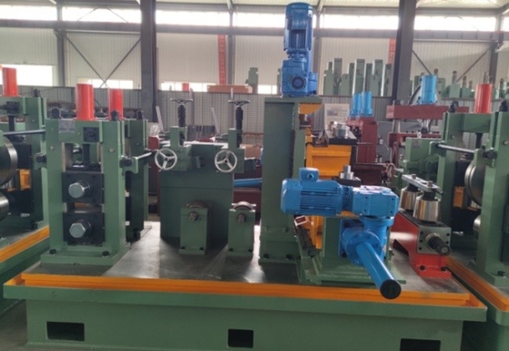 Fabbricazione automatica di tubi a cucitura a cucitura diretta