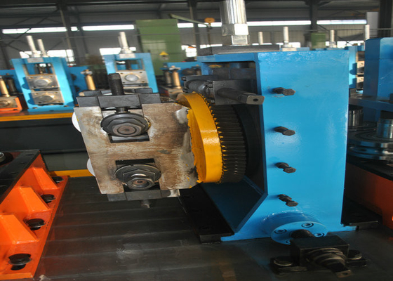 Fabbrica di macchine per la fabbricazione di tubi ad alta velocità
