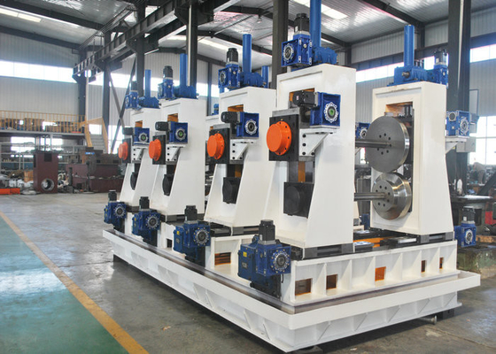 Fabbricazione di tubi a regolazione servo-automatica
