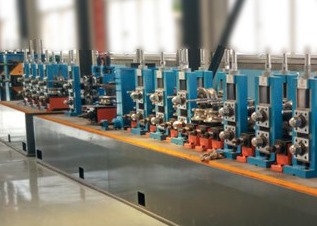 Linea di produzione di tubi in acciaio al carbonio quadrato da 2,5 mm