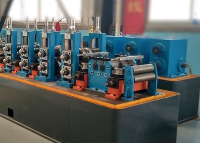 Linea di produzione di tubi in acciaio al carbonio quadrato da 2,5 mm