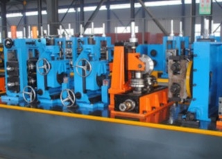 Linea di produzione di tubi di acciaio Erw rettangolare 200kw saldato ad alta frequenza
