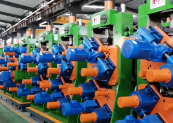 Alte qualità macchina del laminatoio per tubi della fresatrice del tubo del quadrato da 200 x 200 x 8 millimetri