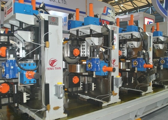 130 x 5 millimetri del laminatoio per tubi di acciaio automatico del quadrato hanno saldato il tubo che fa la macchina