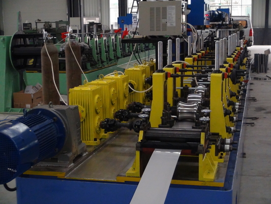 Macchina per la produzione di tubi in acciaio ERW con controllo PLC, diametro esterno 40-114mm