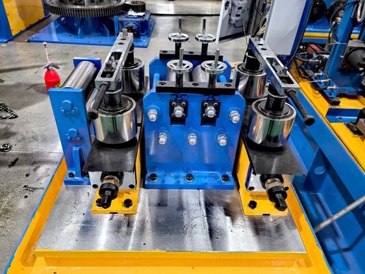 Regolazione automatica del servo Nessun cambio di rulli Laminatoio per tubi quadrati